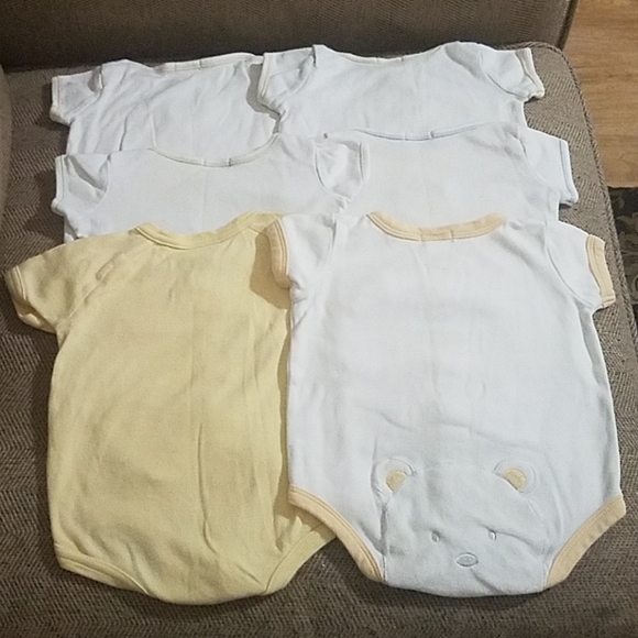 🏖Carter's 0-3mo baby onesies - Picture 4 of 4